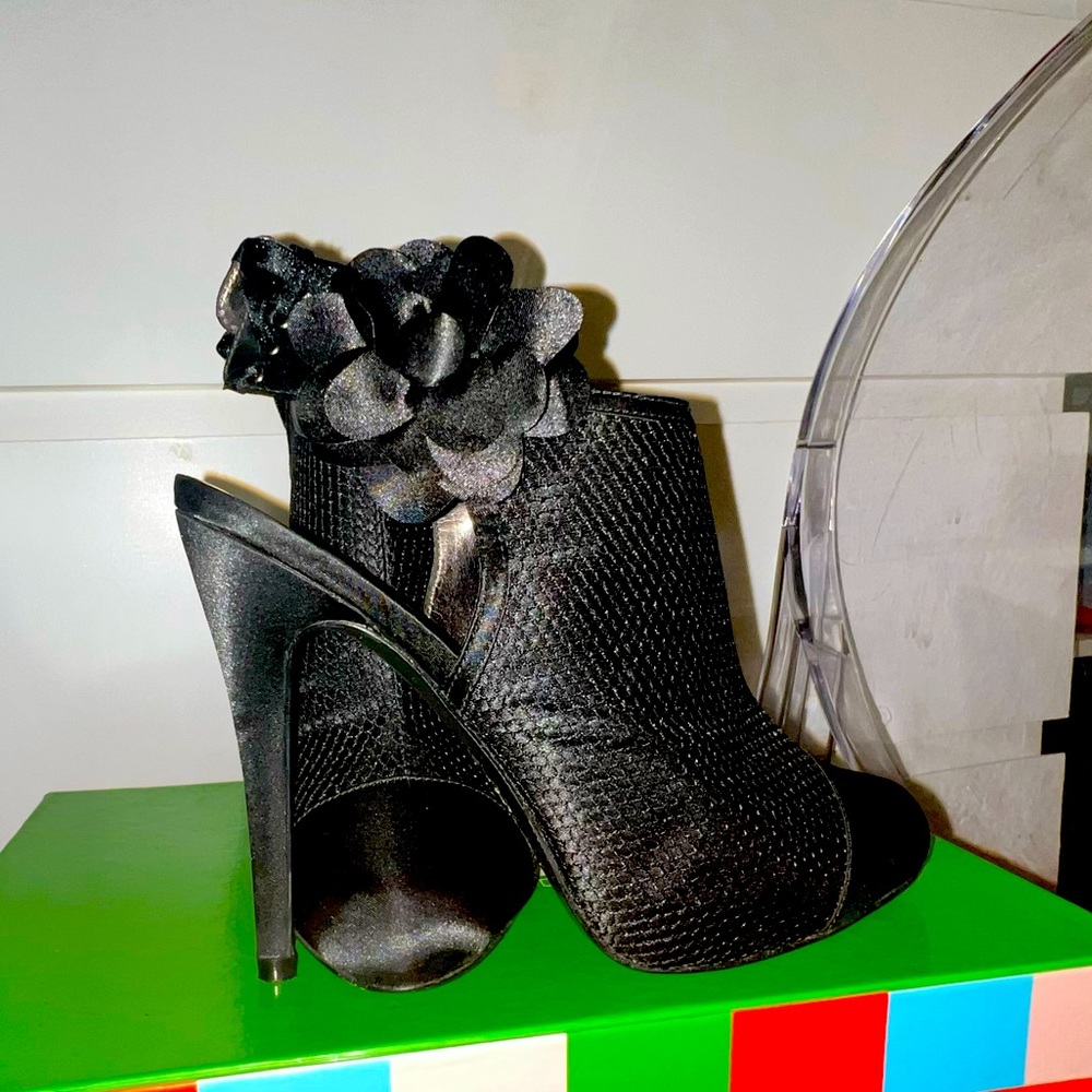 Charles by Charles David, Super Sexy Black Satin shoes
